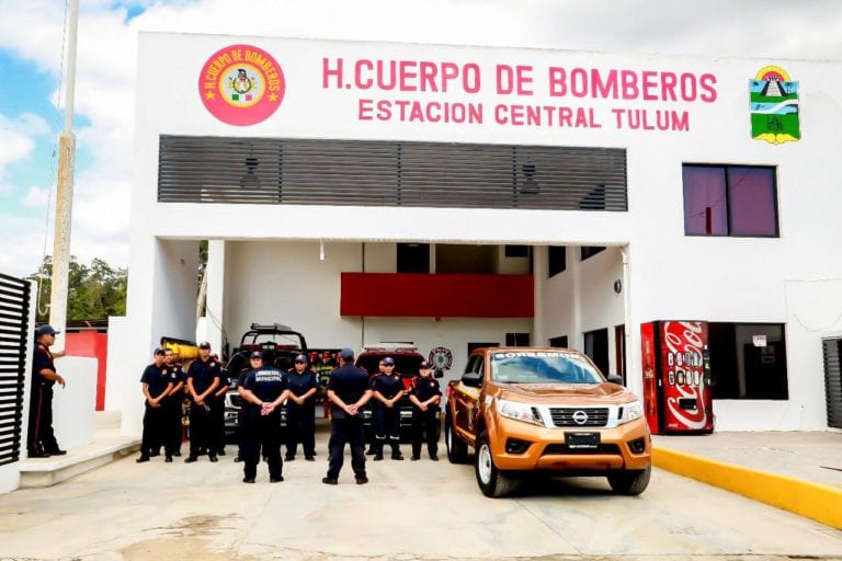 Donan camioneta a Bomberos de Tulum para mejorar su labor