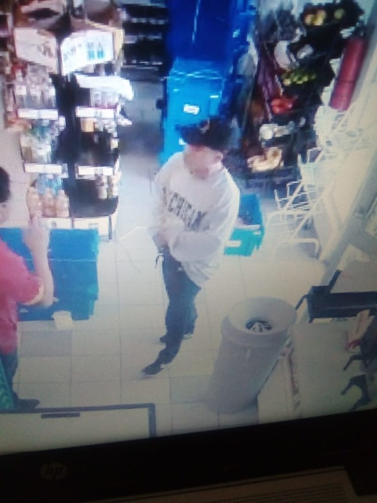 Video capta asalto a un mini súper