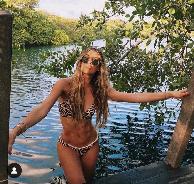 Hija de Luis Miguel visita la Riviera Maya y luce cuerpazo en sexy bikini