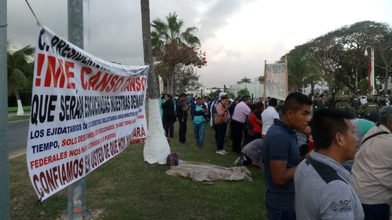 Galería: Con pancartas reciben a AMLO en Chetumal