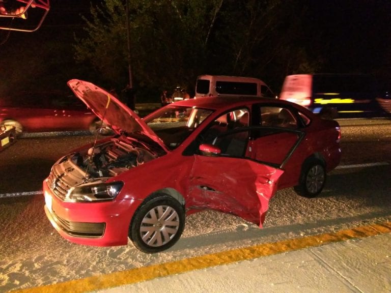 “Carreterazo” entre tres vehículos frente al Vidanta