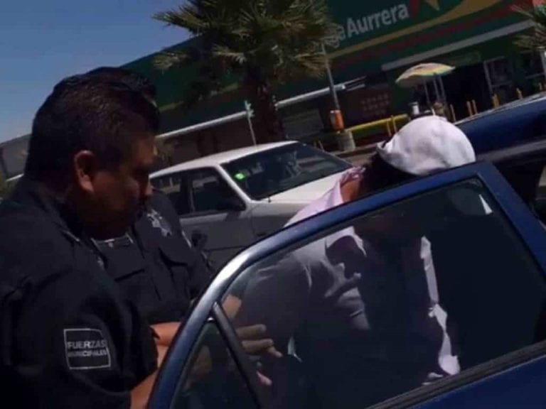 Maestro de primaria intenta dar clases borracho y es detenido