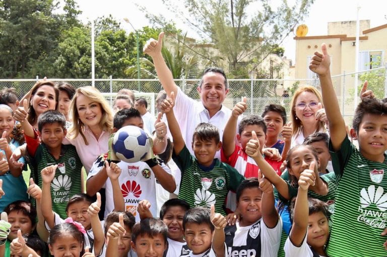 Carlos Joaquín inaugura el parque Villas Otoch Paraíso para la niñez de Cancún