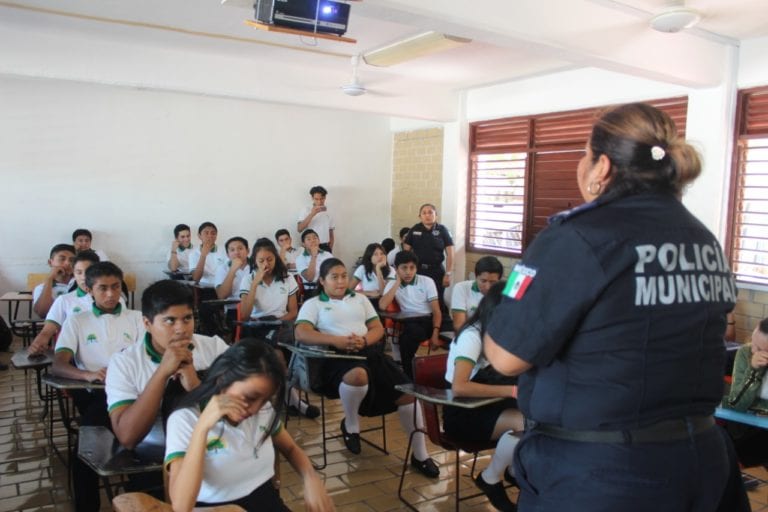 Seguridad Pública de Solidaridad imparte pláticas de prevención y salud en escuelas