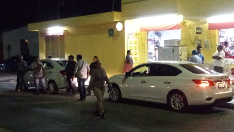 Asaltantes riñen antes del atraco y uno termina acuchillado