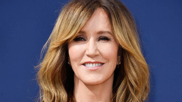 “Esposa desesperada” es detenida por fraude a universidades