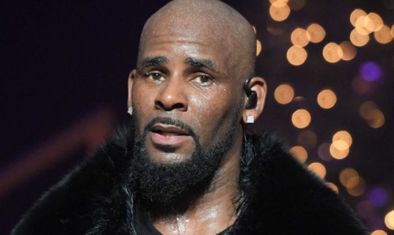 Acusan de abuso sexual a R. Kelly en serie de televisión
