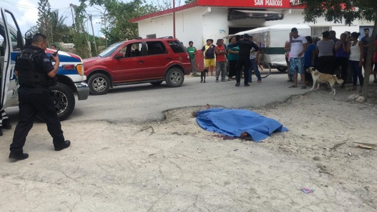 Ejecutan a policía municipal en Cancún