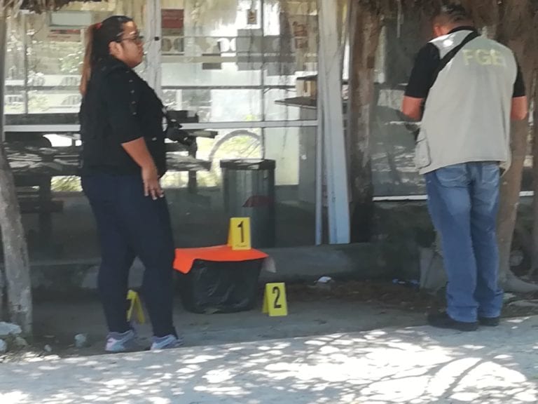 Cartulina con hielera genera movilización en Tulum
