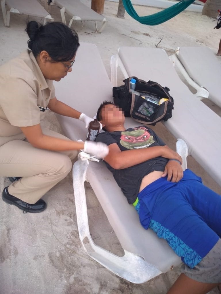 Rescata Marina a menores de una playa de Mahahual