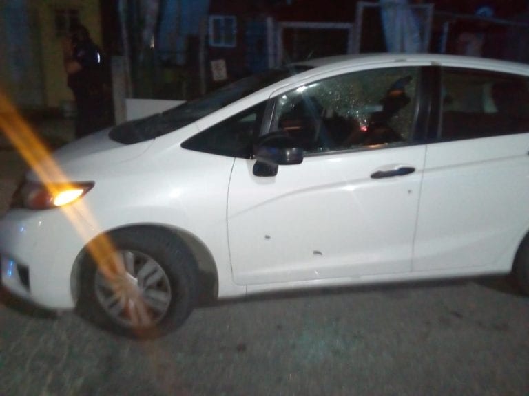 Balean un vehículo en Misión del Carmen, Solidaridad