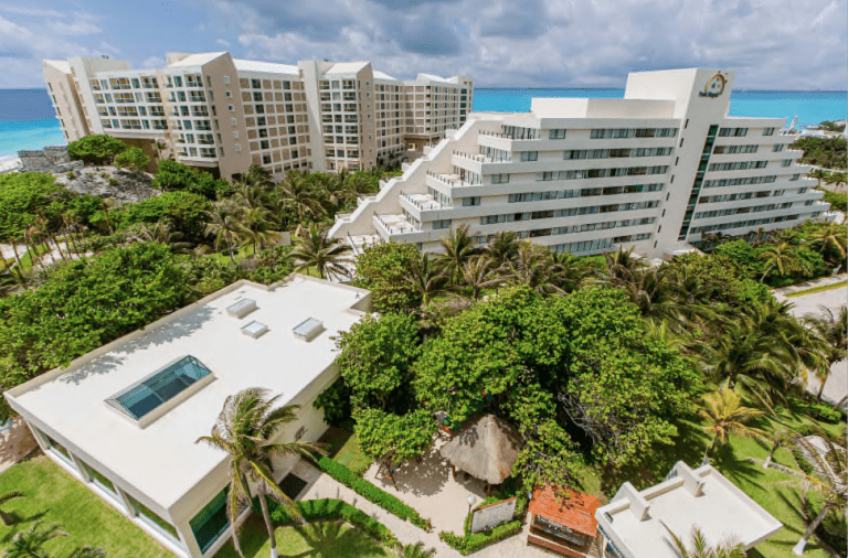 Empleada del Royal Park Cancún es violada por un huésped y la despiden