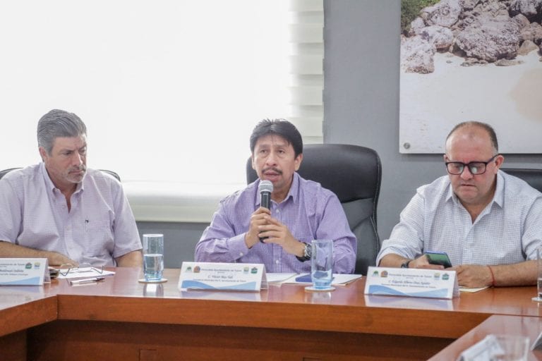 Ponen “manos a la obra” contra el sargazo en Tulum