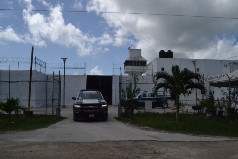 Reos de Cancún llegan al penal de Cozumel y su directora lo calla
