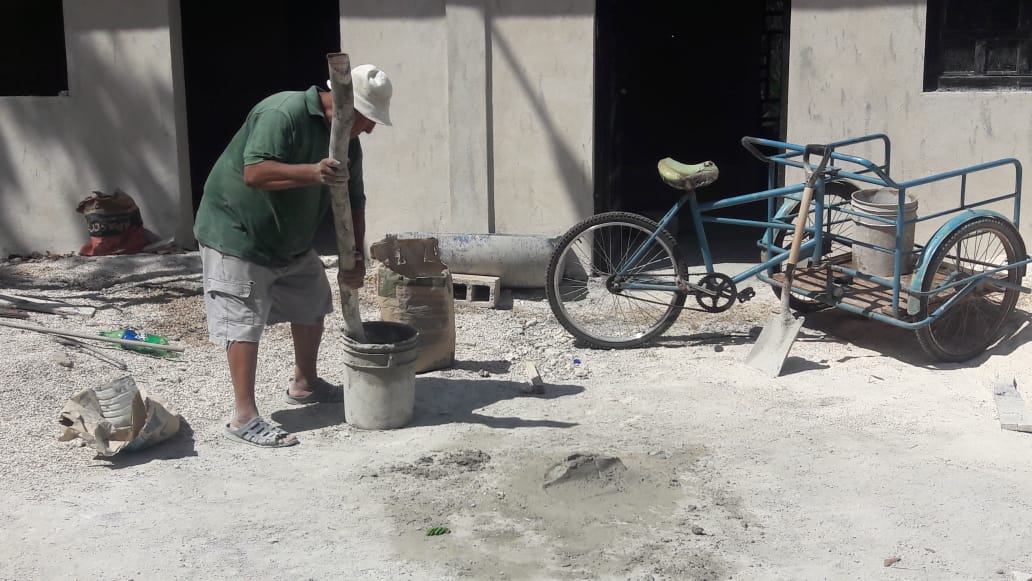 Albañiles festejan su día… trabajando y sin apoyo sindical