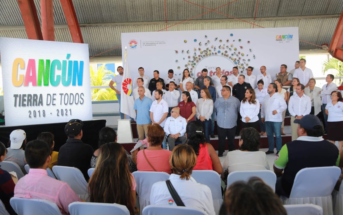 Acercan servicios con "Tierra de Todos" a la gente de Cancún