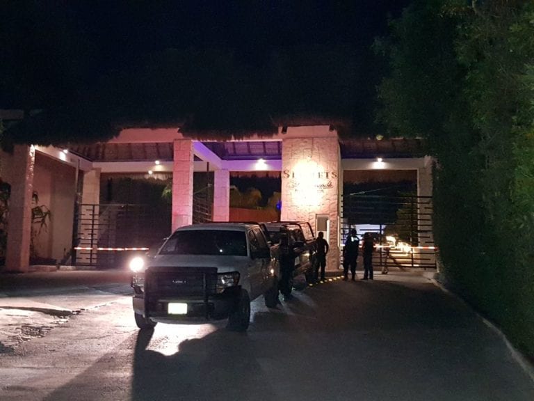 Nuevamente tratan de despojar el Secrets Silversands en Puerto Morelos