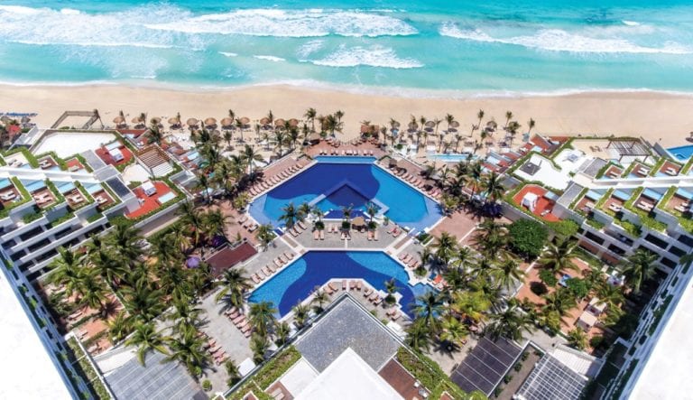 En puerta apertura de hotel Now Emerald Cancún