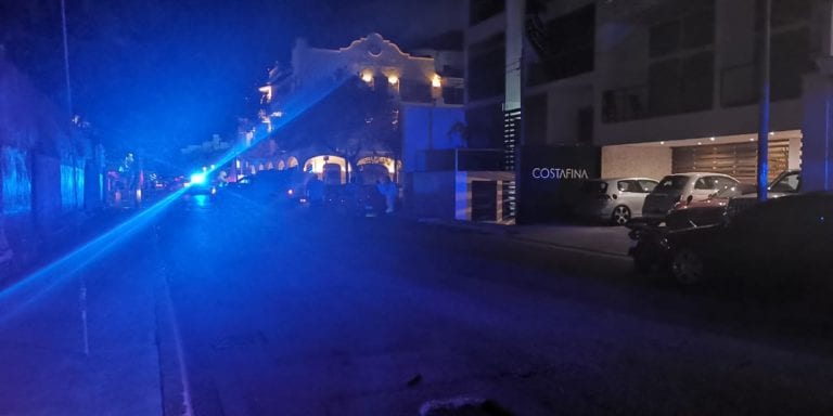 Asesinan a hombre en la madrugada, en colonia Centro de Playa del Carmen
