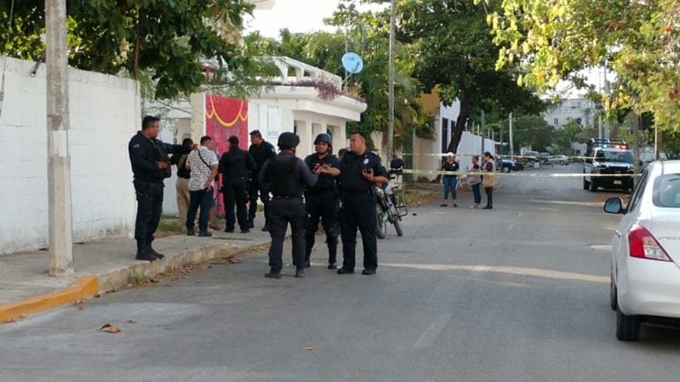 Ataque armado mata a una mujer y deja a otra herida en Cancún