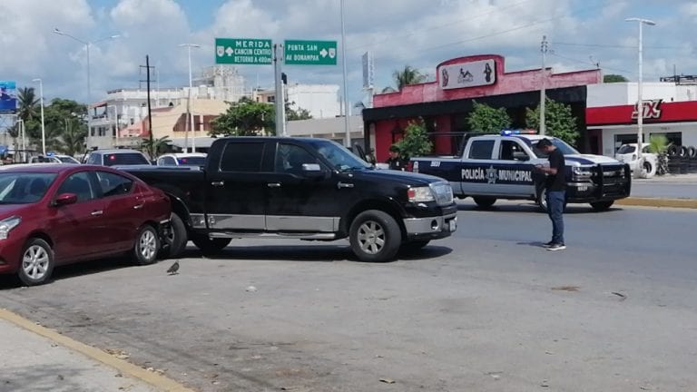 Acribillan a conductor de una Lincoln en la López Portillo