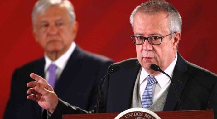 Carlos Urzúa Macías anunció su renuncia como titular de la Secretaría de Hacienda y Crédito Público, en una carta dirigida al presidente López Obrador.