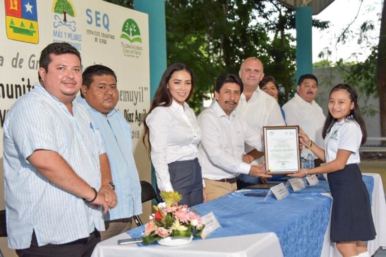 Víctor Mas impulsará la educación para que estudiantes continúen su carrera profesional