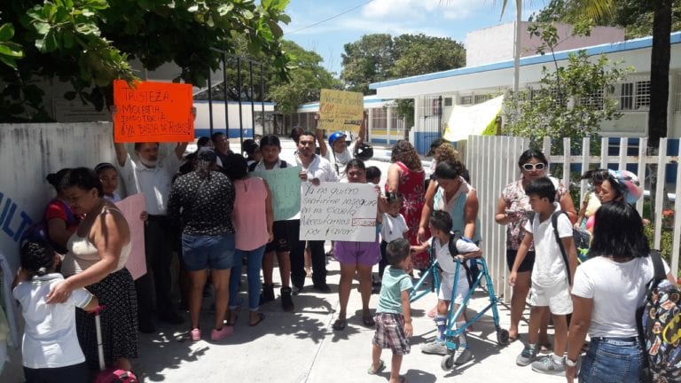 Protestan en el CAM de Cozumel para exigir seguridad en el plantel