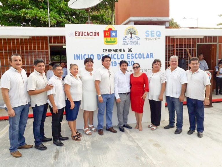 Víctor Mas da la bienvenida a 10 mil alumnos de Cobá