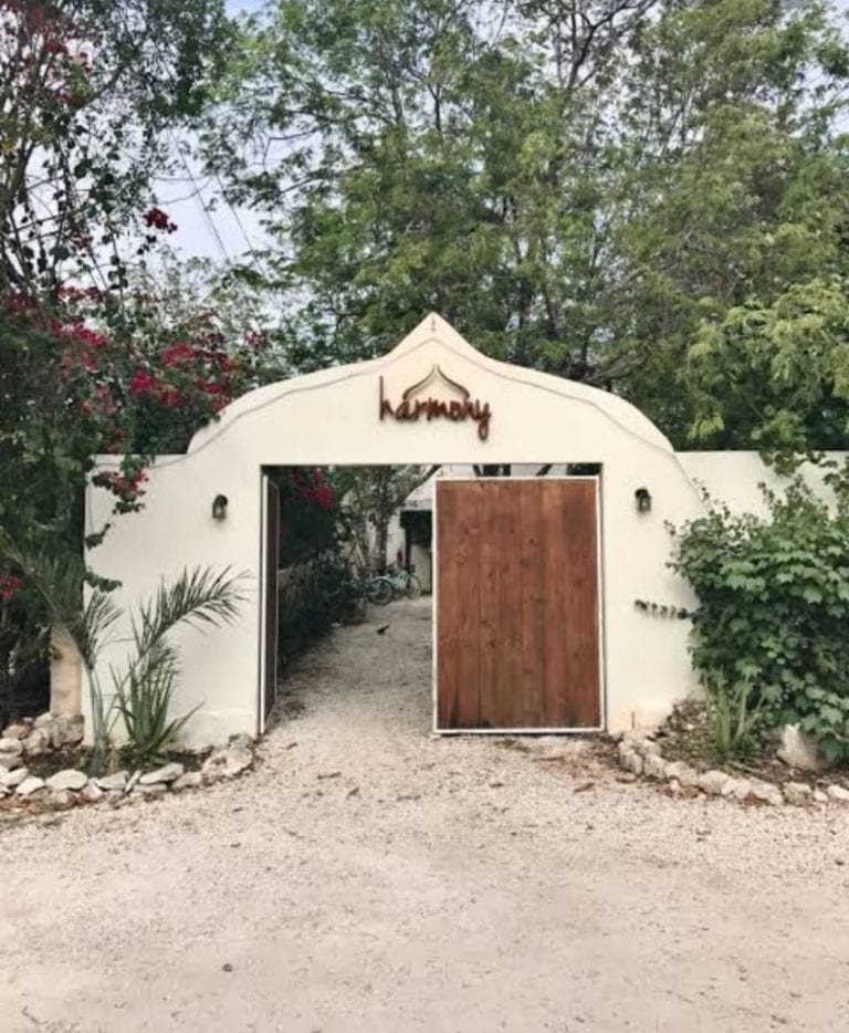 Trabajador del hotel Harmony rompe caja fuerte por extorsión telefónica en Cancún