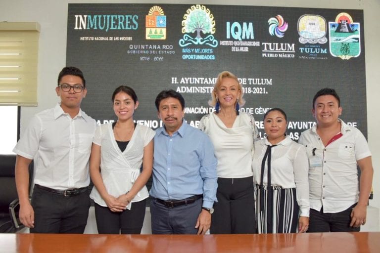 Víctor Mas firma convenio para  prevenir la violencia de género en Tulum
