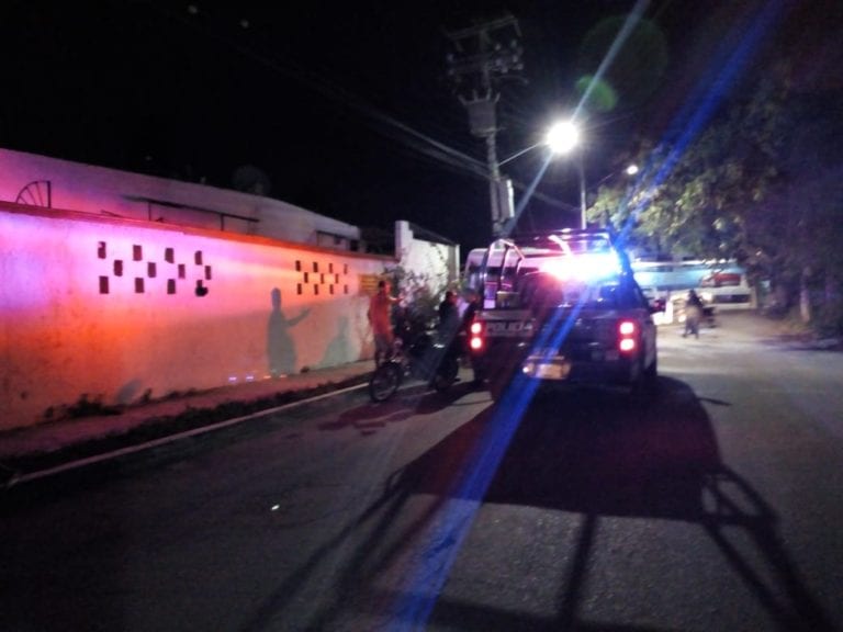 Asaltantes balean a sujeto para robarle dos autos en Cancún