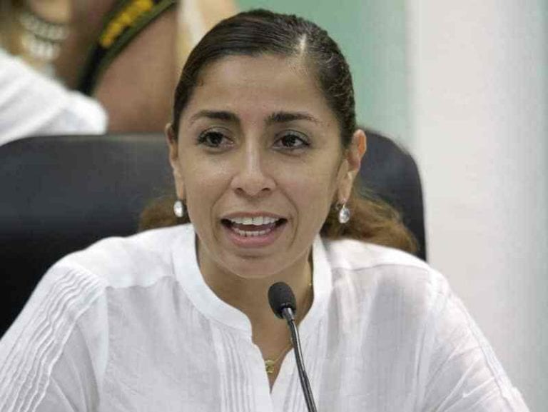 Marybel Villegas de fiesta con priistas en pleno Senado