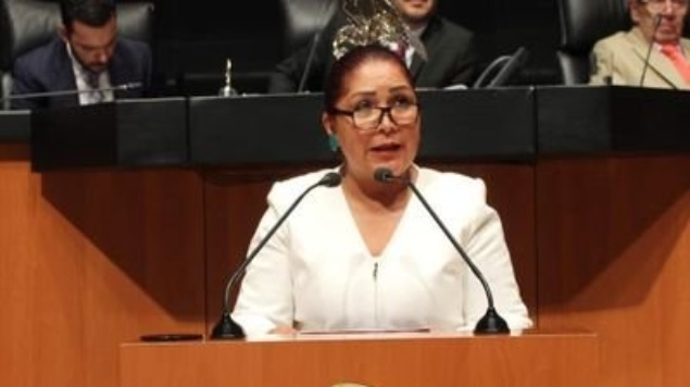 Quiere prohibir “Ladies” y “Lords” y ahora la llaman “Lady Censura”