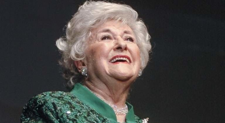 Muere “mamá” de José José