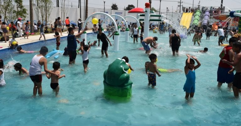 Hay restos fecales en las albercas de hoteles de Cancún: Cofepris