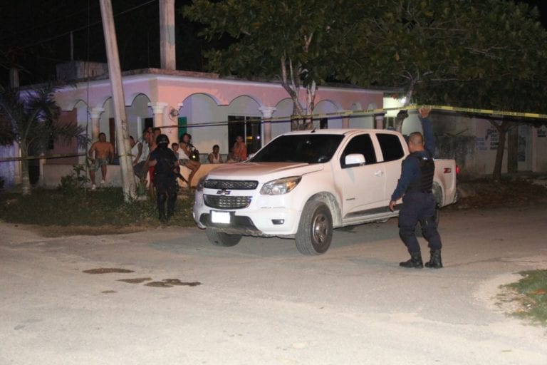 Balean auto asignado a funcionario del ayuntamiento de Felipe Carrillo Puerto