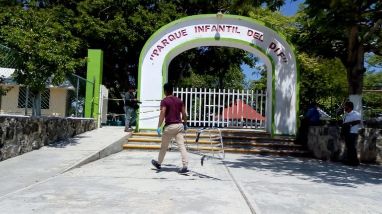 Hallan cuerpo macheteado en parque del DIF, en Cancún