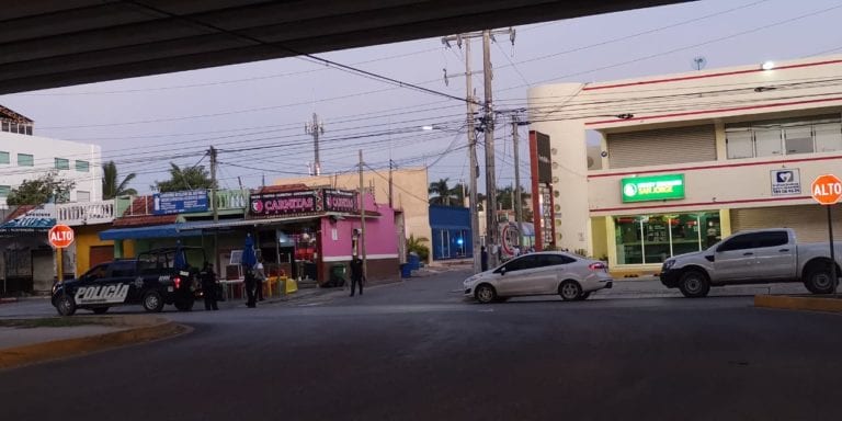 Balean changarro de carnitas en Playa del Carmen, dejan 3 empleados heridos