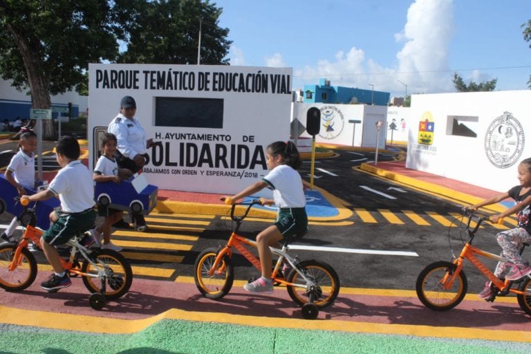 Estudiantes de Solidaridad aprenden de educación vial en parque temático de Tránsito