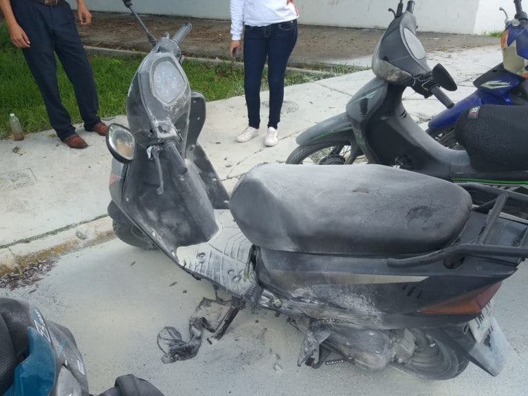 Le prenden fuego al vehículo de una estudiante en Cozumel