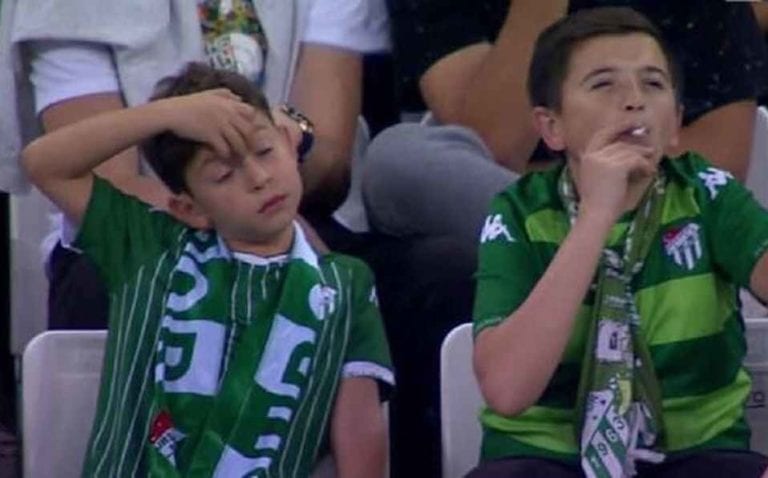 El misterioso caso del ‘niño’ fumador