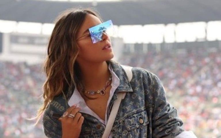 Belinda usó oufit de casi 300 mil pesos en la Formula 1