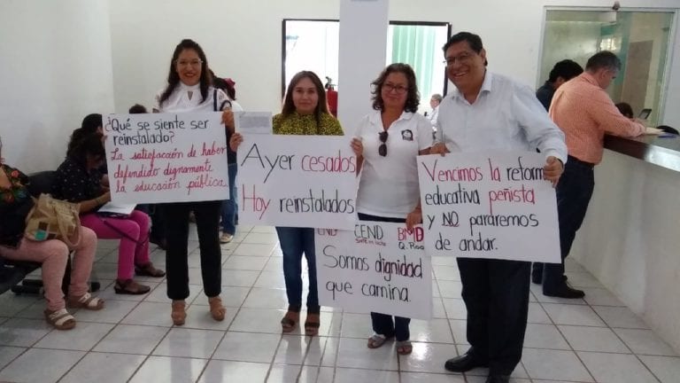 Reinstalan a 16 maestros cesados por reforma educativa