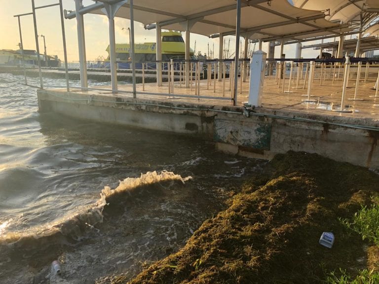Contamina Ultramar aguas de Puerto Juárez