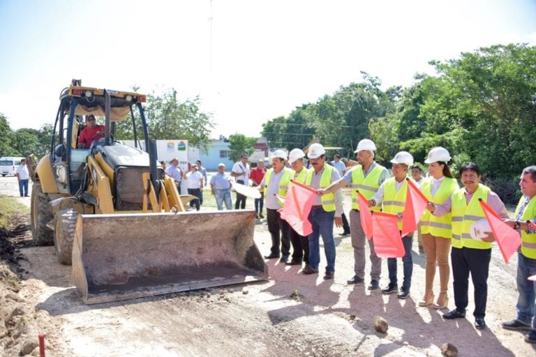 Inicia pavimentación de calles en la colonia Tumben Káh