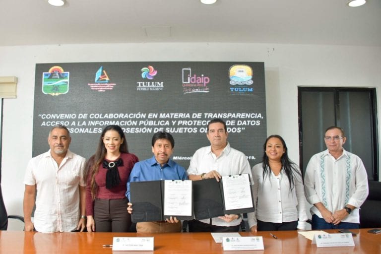 Víctor Mas firma convenio con el Instituto de Acceso a la Información