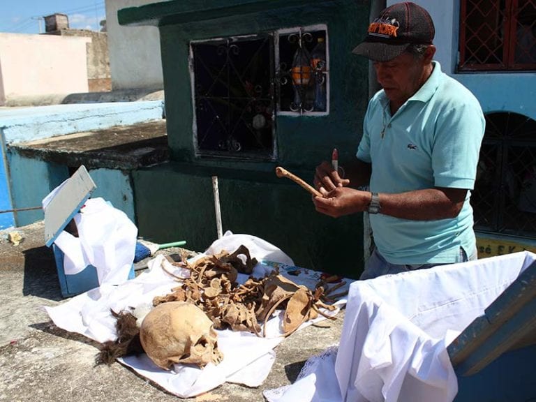 Pomuch; el pueblo que acaricia a sus muertos… literal