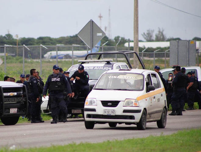 Líder taxista advierte peligros al abordar sus propios vehículos