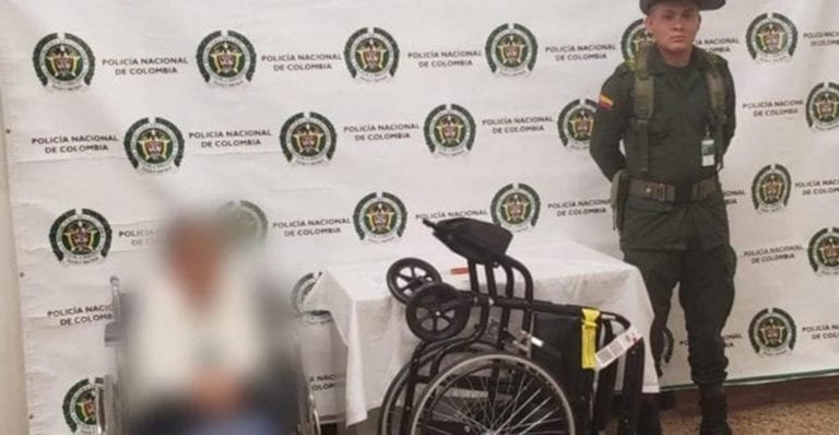 Detienen a ancianita en aeropuerto por llevar droga en su silla de ruedas